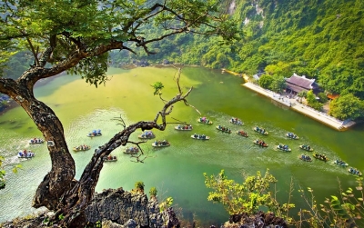 Hanoi: Hoa Lu, Trang An Caves, & Mua Cave Day Trip and Lunch